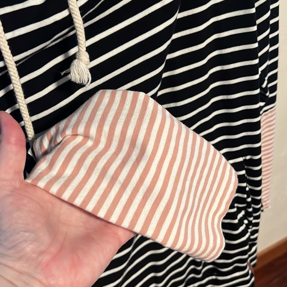 Ampersand Ave hoodie size large - Picture 3 of 7